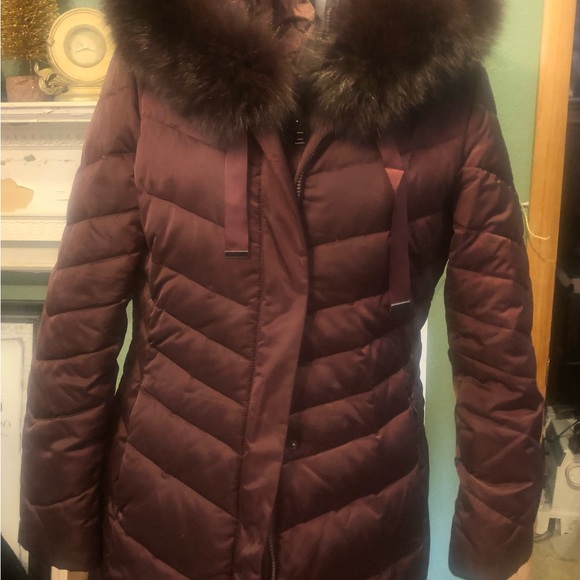 Tahari Fox Fur-Trimmed Down Coat-Small. Mint! - Picture 3 of 8